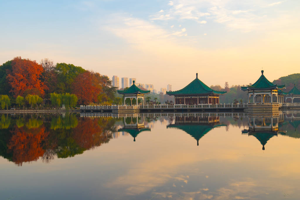 湖北武汉市东湖汀涛风景区晚秋风景