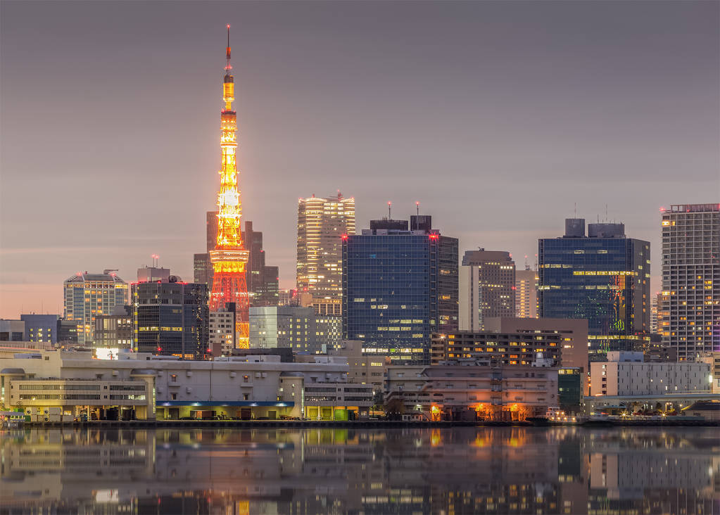 东京塔地标和办公大楼
